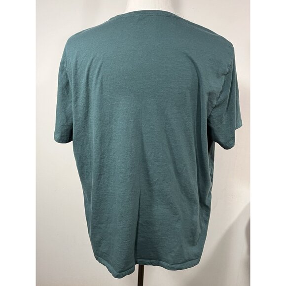 5 Adult XXL Old Navy Graphic Tees Holiday Nature Prints Hello Kitty Peanuts USA - Picture 3 of 15